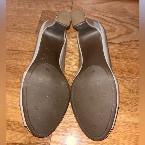 Cream Life Strides open toe heels. Size 10. Never been worn. - Picture 3 of 3